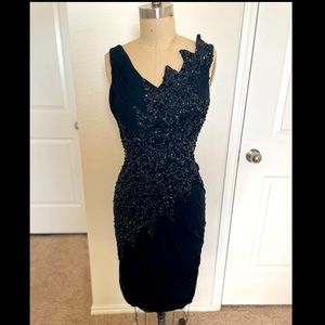 Black Mid-length Sleeveless Dress
